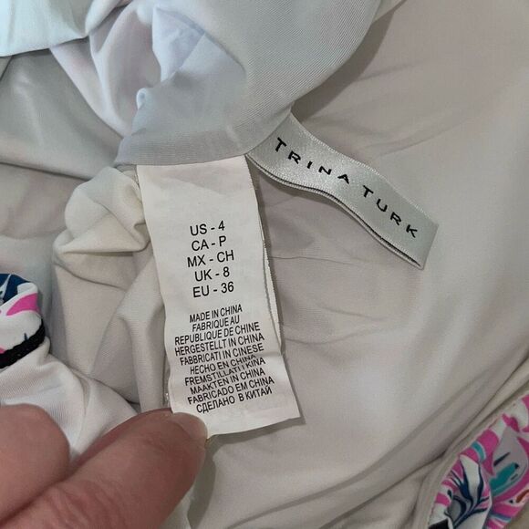 Trina Turk Womens Tropic Wave Off The Shoulder One Piece Swimsuit Multicolor 4 - Picture 9 of 10